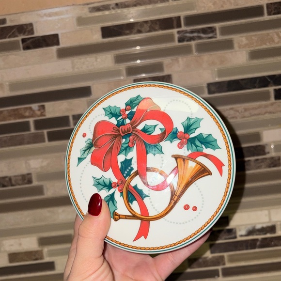 Mikasa Vintage Jubilation Porcelain Round Box 1980s Christmas Trinket Dish - Picture 7 of 7